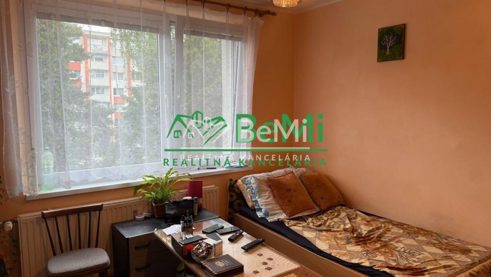 Predaný 3 izbovy byt s logiou na Komenského ulici na predaj