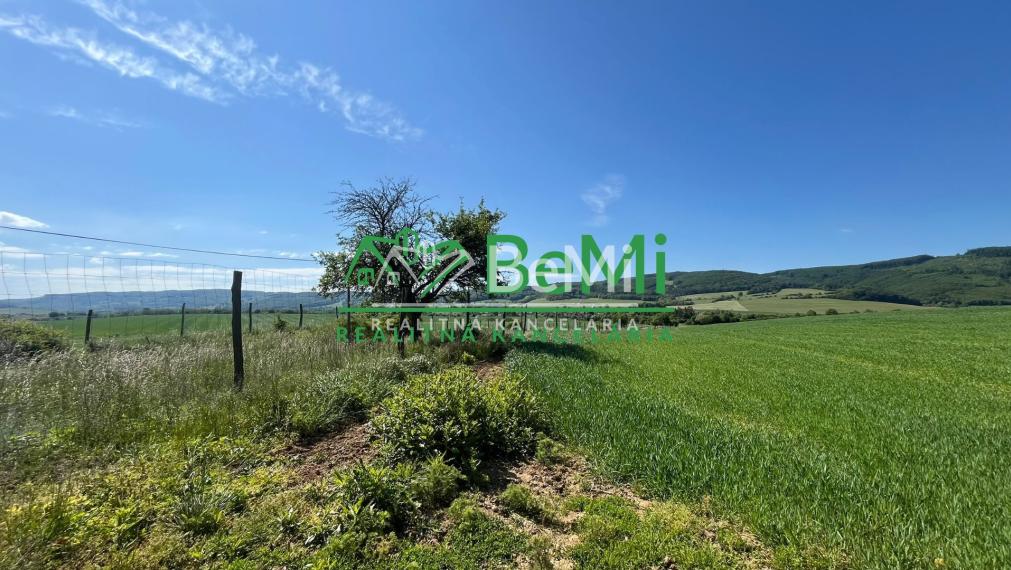 Rovinaté pozemky 7700m2 Sása, Zvolen