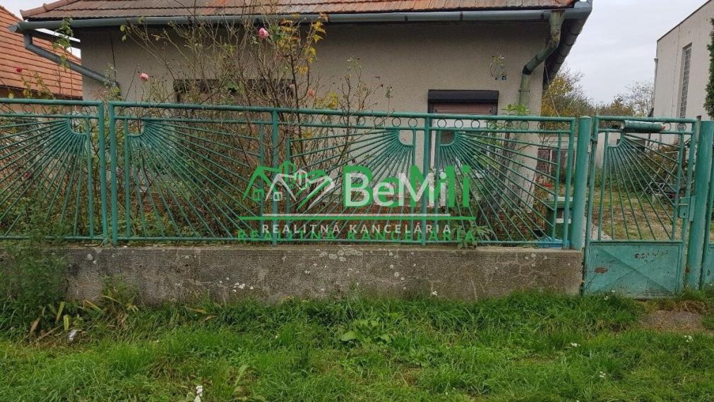 Predaj starší rodinný dom Vráble, NR (107-12-ERF)
