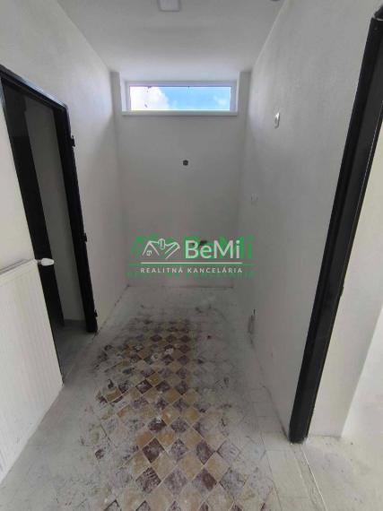 Znížená cena Na predaj 1 izbový byt s parkovacím miestom