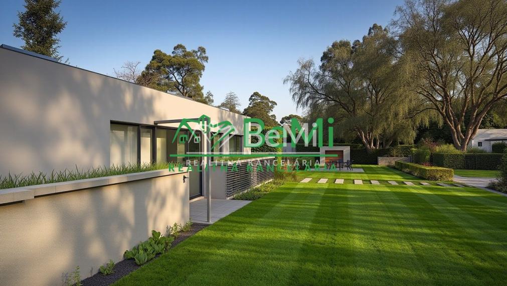 Čarovný pozemok s múrmi pôvodného domu, Sebedín