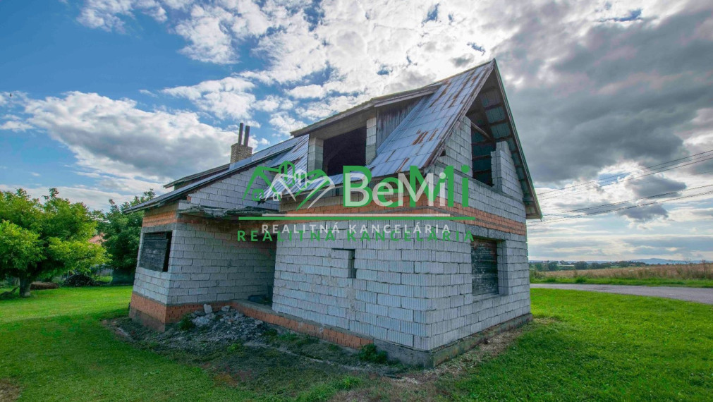 ZNÍŽENÁ CENA- ROZOSTAVANÝ RODINNÝ DOM, ŠÁVOĽ okr. Lučenec