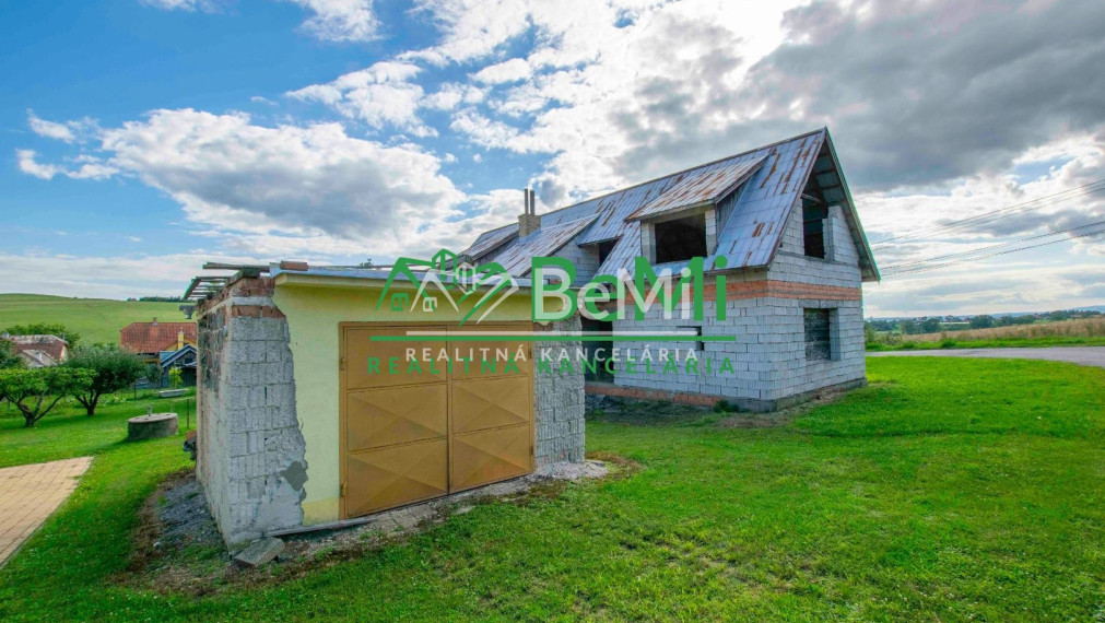 ZNÍŽENÁ CENA- ROZOSTAVANÝ RODINNÝ DOM, ŠÁVOĽ okr. Lučenec