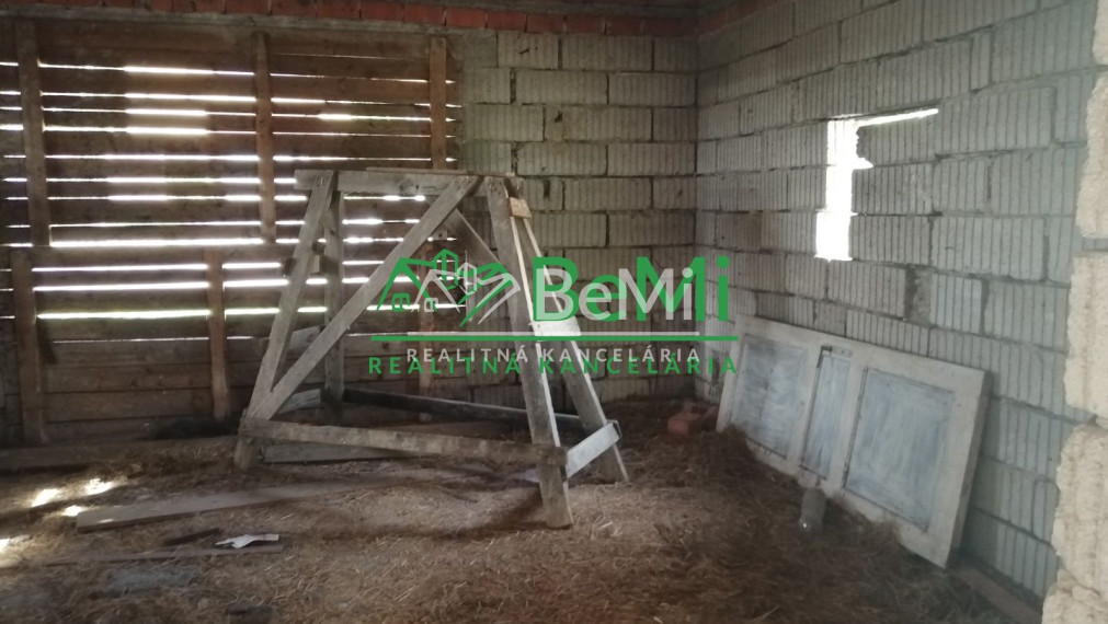 ZNÍŽENÁ CENA- ROZOSTAVANÝ RODINNÝ DOM, ŠÁVOĽ okr. Lučenec