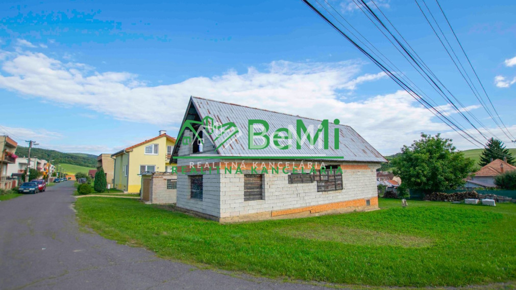 ZNÍŽENÁ CENA- ROZOSTAVANÝ RODINNÝ DOM, ŠÁVOĽ okr. Lučenec