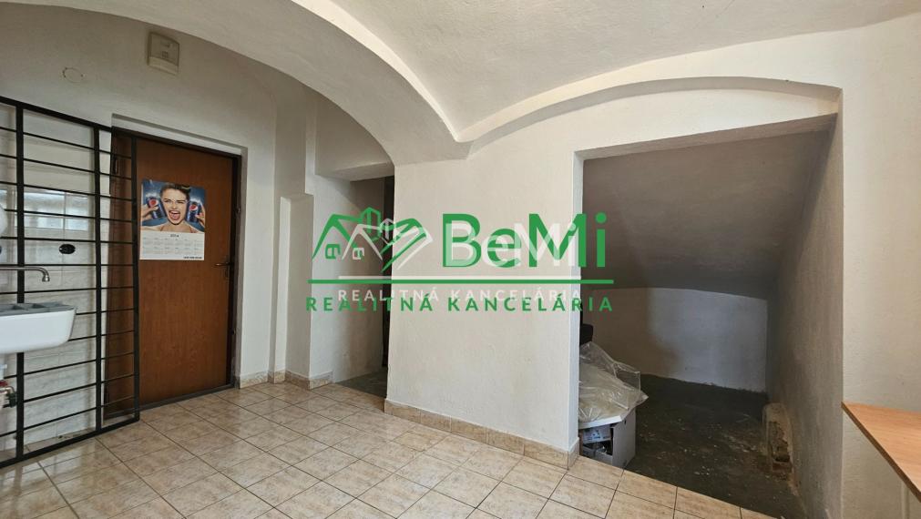 Prevádzkový priestor na Hlavnom námestí v Rimavskej Sobote - NA PRENÁJOM