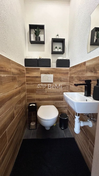 3 izbový byt, Banská Bystrica, terasa, vírivka, parkovaníe