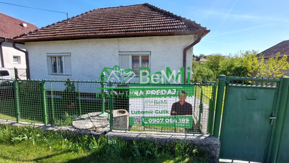 Na predaj rodinný dom s veľkým pozemkom v obci Tesáre