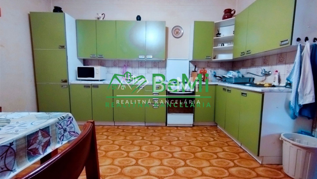 REZERVOVANÉ-Rodinný dom so záhradou-Šurice