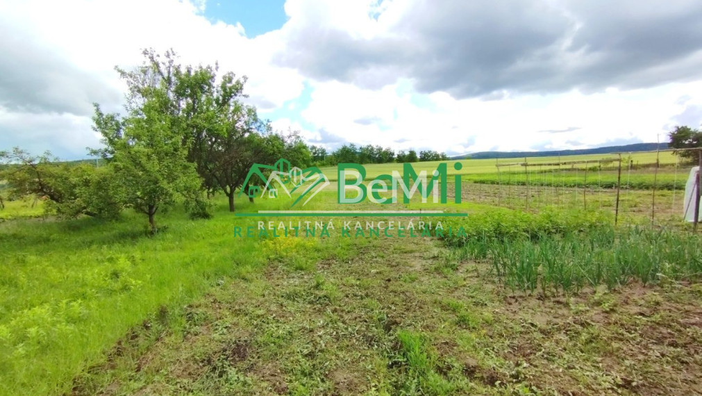 REZERVOVANÉ-Rodinný dom so záhradou-Šurice