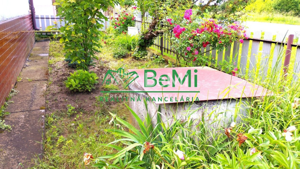 REZERVOVANÉ-Rodinný dom so záhradou-Šurice