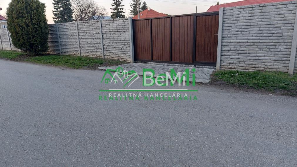 Predaj stavebný pozemok Vinodol pri Nitre (169-14-ERFa)