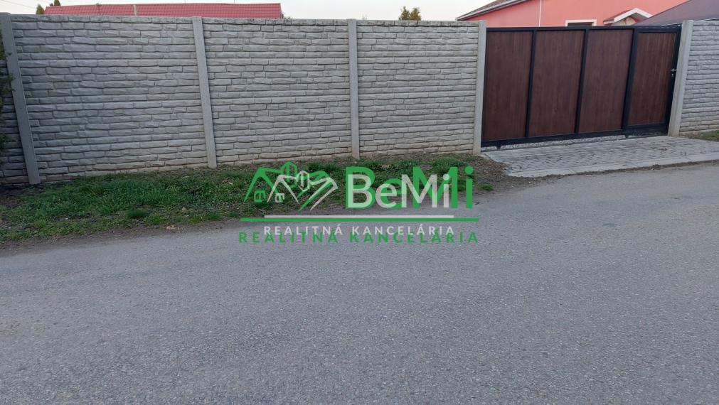 Predaj stavebný pozemok Vinodol pri Nitre (169-14-ERFa)