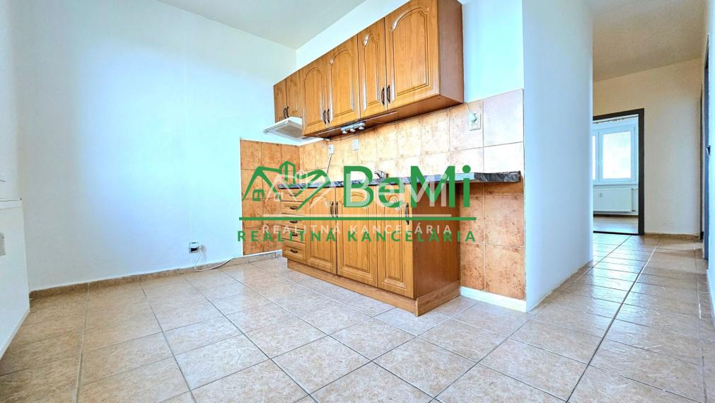 ZNÍŽENÁ CENA 4-IZBOVÝ BYT V LUČENCI- NA PREDAJ