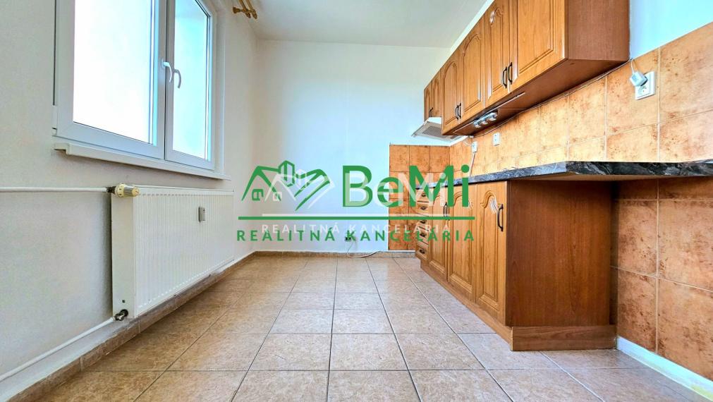 ZNÍŽENÁ CENA 4-IZBOVÝ BYT V LUČENCI- NA PREDAJ