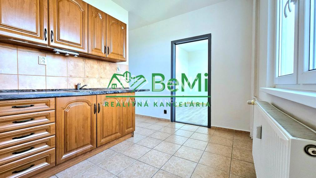 ZNÍŽENÁ CENA 4-IZBOVÝ BYT V LUČENCI- NA PREDAJ