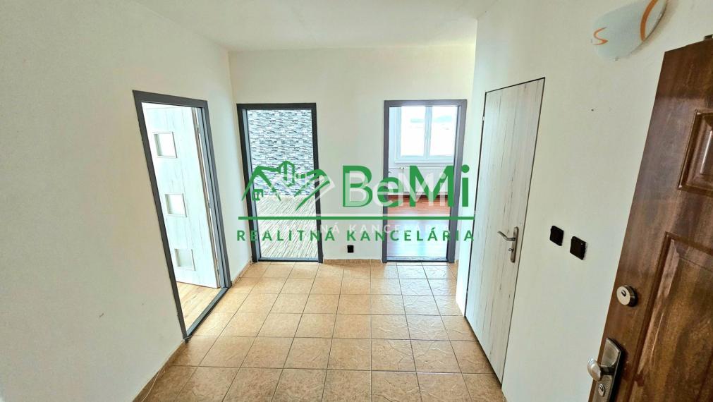 ZNÍŽENÁ CENA 4-IZBOVÝ BYT V LUČENCI- NA PREDAJ