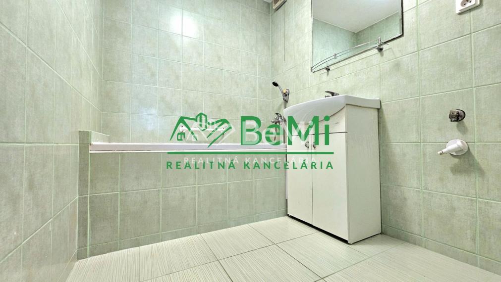 ZNÍŽENÁ CENA 4-IZBOVÝ BYT V LUČENCI- NA PREDAJ