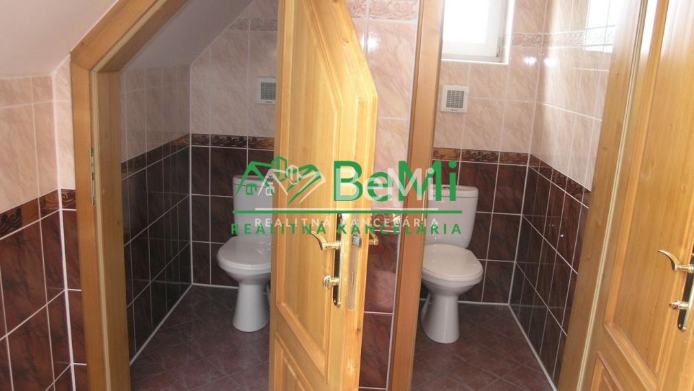 Na predaj: Polyfunkčný rodinný dom – ideálny na byty, ambulancie alebo sídlo firmy (Trenčín)