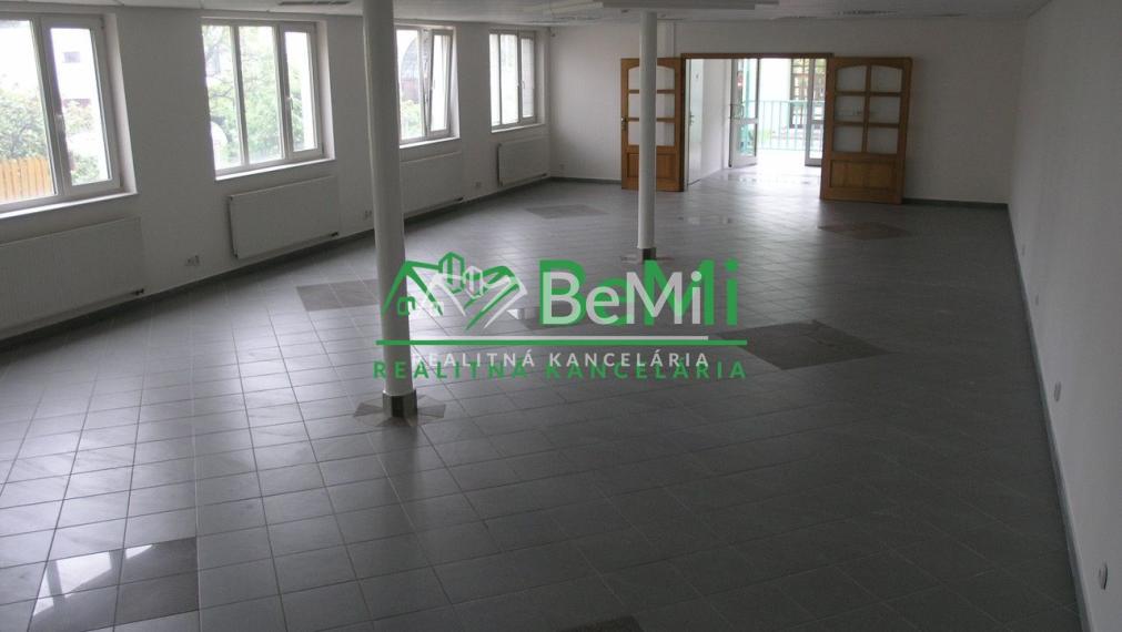 Na predaj: Polyfunkčný rodinný dom – ideálny na byty, ambulancie alebo sídlo firmy (Trenčín)