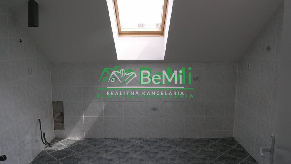 Na predaj: Polyfunkčný rodinný dom – ideálny na byty, ambulancie alebo sídlo firmy (Trenčín)