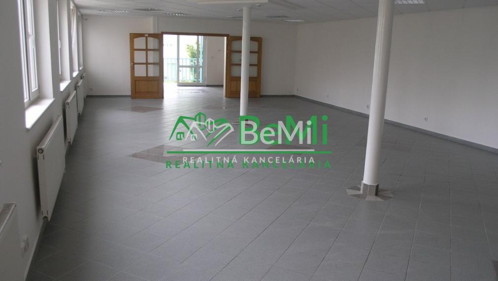 Na predaj: Polyfunkčný rodinný dom – ideálny na byty, ambulancie alebo sídlo firmy (Trenčín)