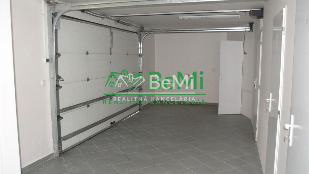 Na predaj: Polyfunkčný rodinný dom – ideálny na byty, ambulancie alebo sídlo firmy (Trenčín)