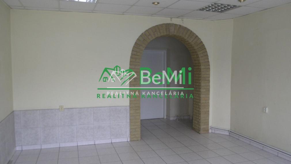 Na predaj: Polyfunkčný rodinný dom – ideálny na byty, ambulancie alebo sídlo firmy (Trenčín)