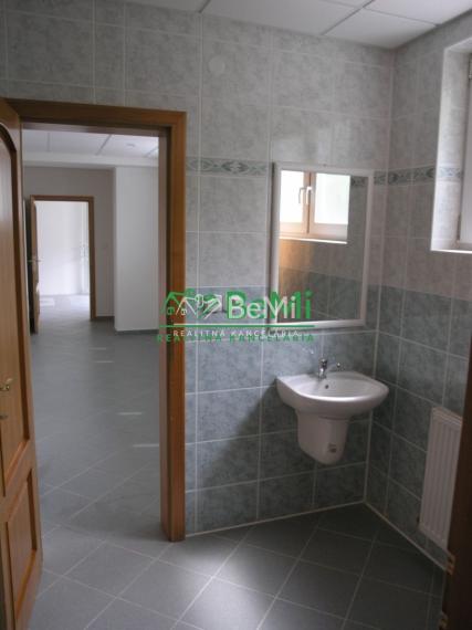 Na predaj: Polyfunkčný rodinný dom – ideálny na byty, ambulancie alebo sídlo firmy (Trenčín)