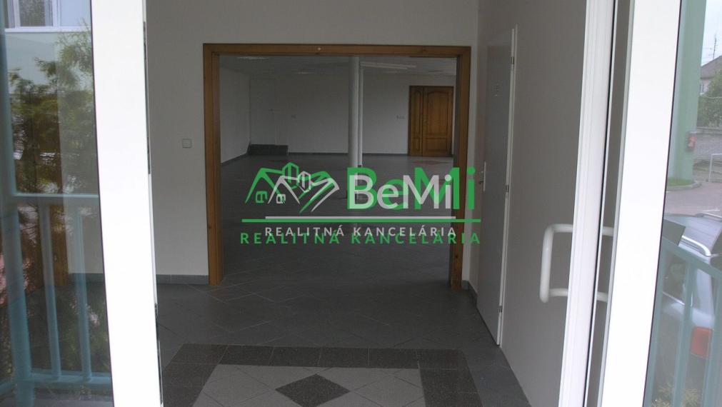 Na predaj: Polyfunkčný rodinný dom – ideálny na byty, ambulancie alebo sídlo firmy (Trenčín)