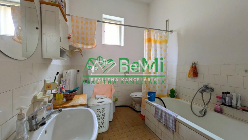 Predaj, rodinný dom - Zlaté Moravce (1211-12-AFI)