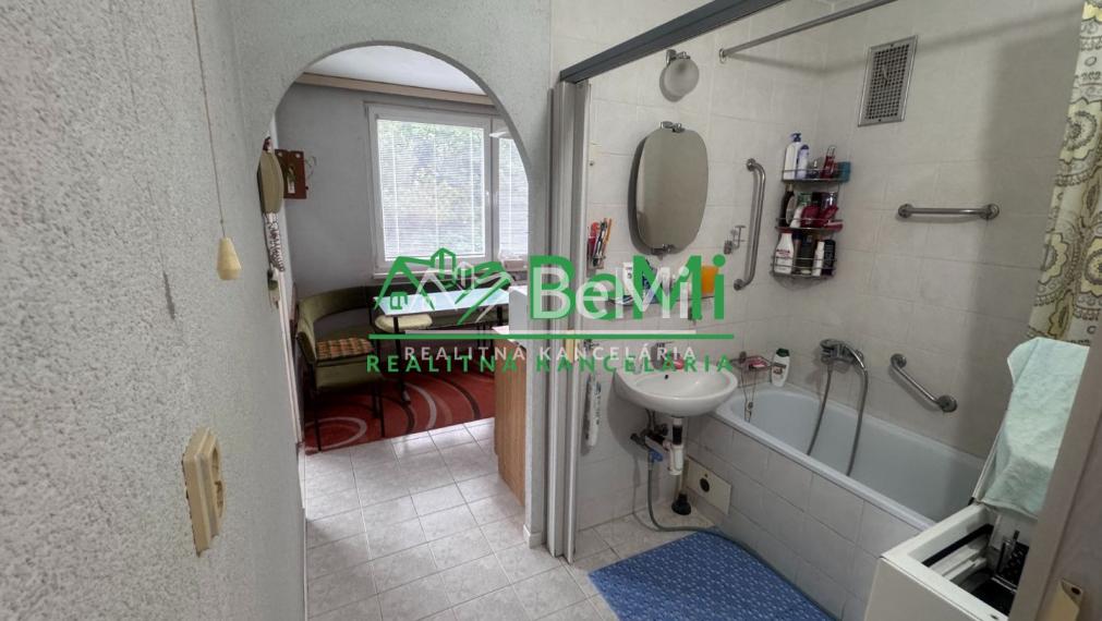 4 izbový byt, Chrenová - čiastočná rekonštrukcia balkón, pivnica