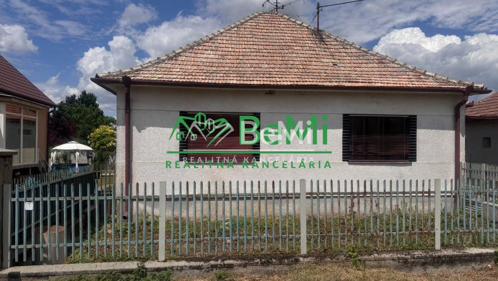 REZERVOVANÉ: 6 izb. rodinný dom s veľkým potenciálom, Ivanka pri Nitre