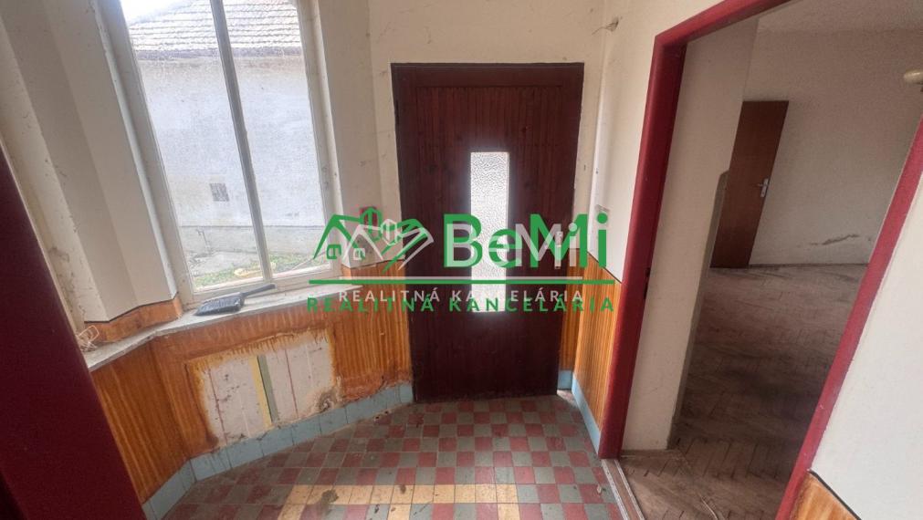 REZERVOVANÉ: 6 izb. rodinný dom s veľkým potenciálom, Ivanka pri Nitre