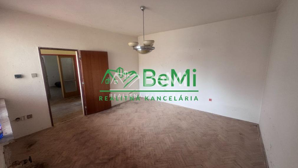 REZERVOVANÉ: 6 izb. rodinný dom s veľkým potenciálom, Ivanka pri Nitre