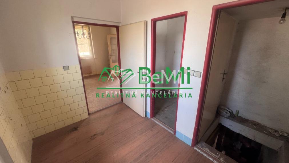 REZERVOVANÉ: 6 izb. rodinný dom s veľkým potenciálom, Ivanka pri Nitre