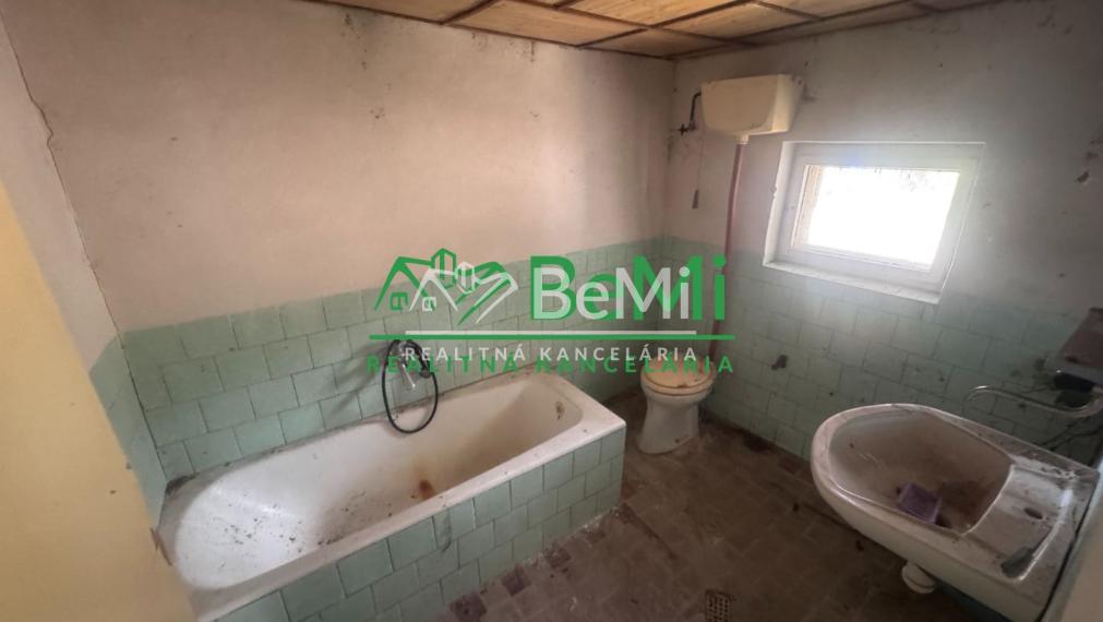 REZERVOVANÉ: 6 izb. rodinný dom s veľkým potenciálom, Ivanka pri Nitre