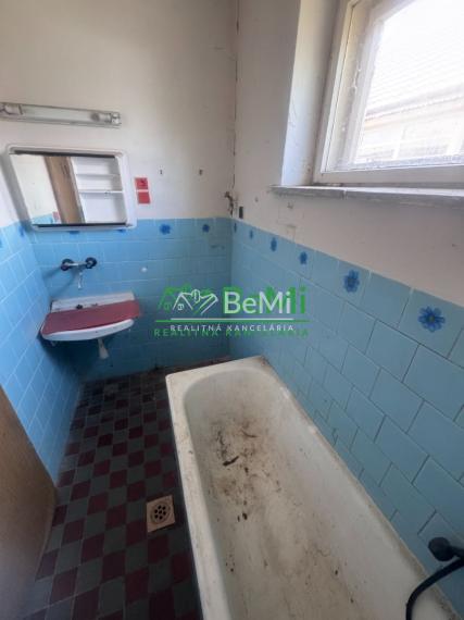 REZERVOVANÉ: 6 izb. rodinný dom s veľkým potenciálom, Ivanka pri Nitre