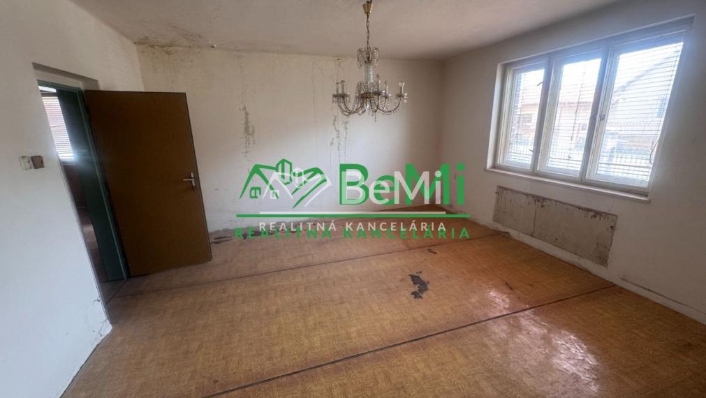 REZERVOVANÉ: 6 izb. rodinný dom s veľkým potenciálom, Ivanka pri Nitre