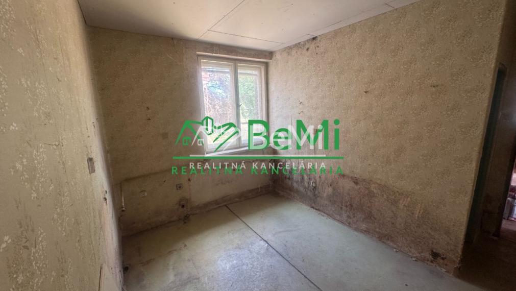 REZERVOVANÉ: 6 izb. rodinný dom s veľkým potenciálom, Ivanka pri Nitre