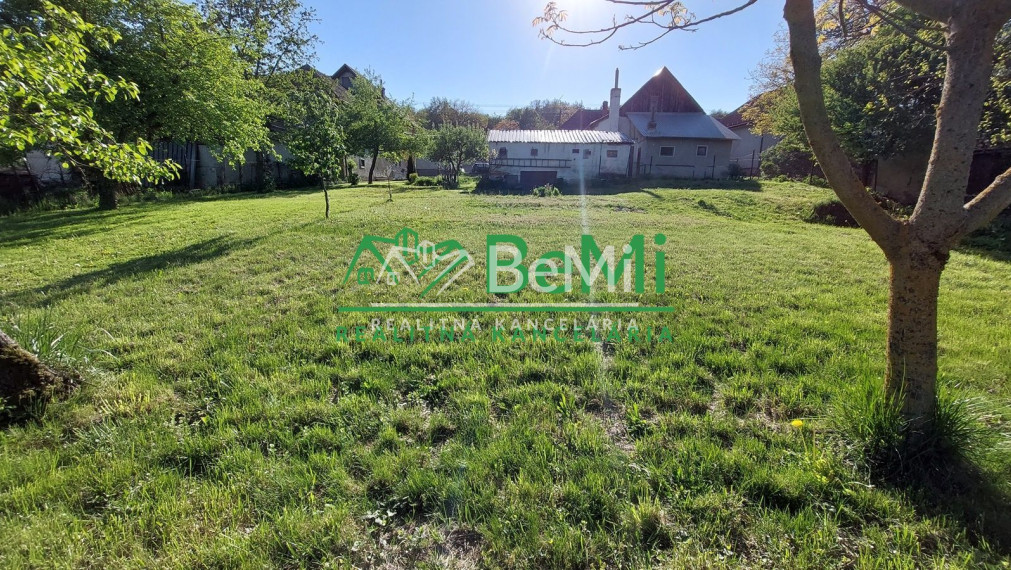 Na predaj rodinný dom s veľkým pozemkom v obci Tesáre