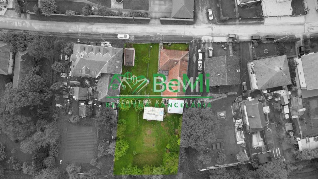 Na predaj rodinný dom s veľkým pozemkom v obci Tesáre