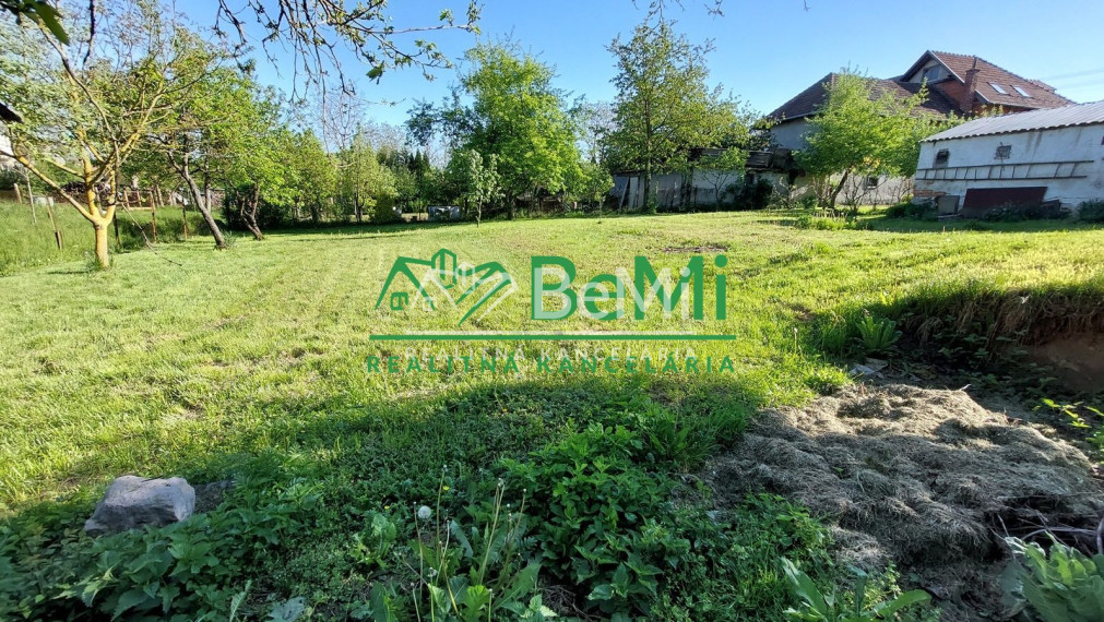 Na predaj rodinný dom s veľkým pozemkom v obci Tesáre