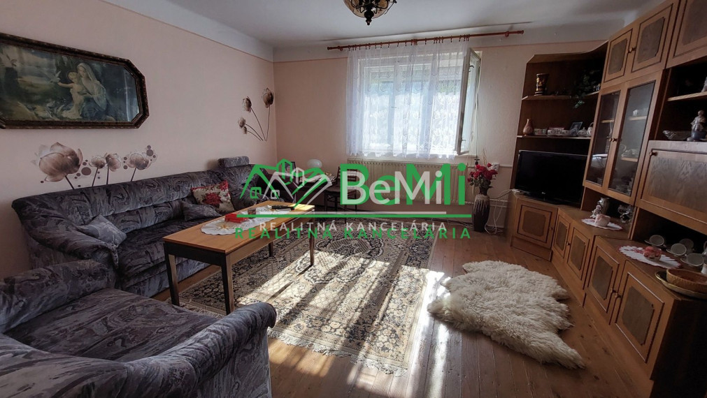 Na predaj rodinný dom s veľkým pozemkom v obci Tesáre