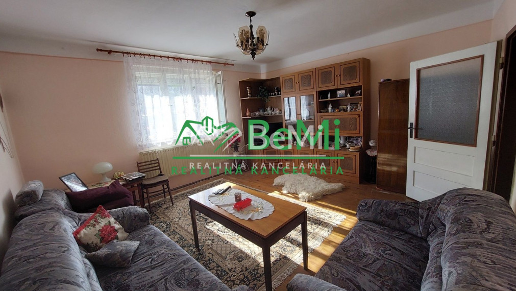 Na predaj rodinný dom s veľkým pozemkom v obci Tesáre