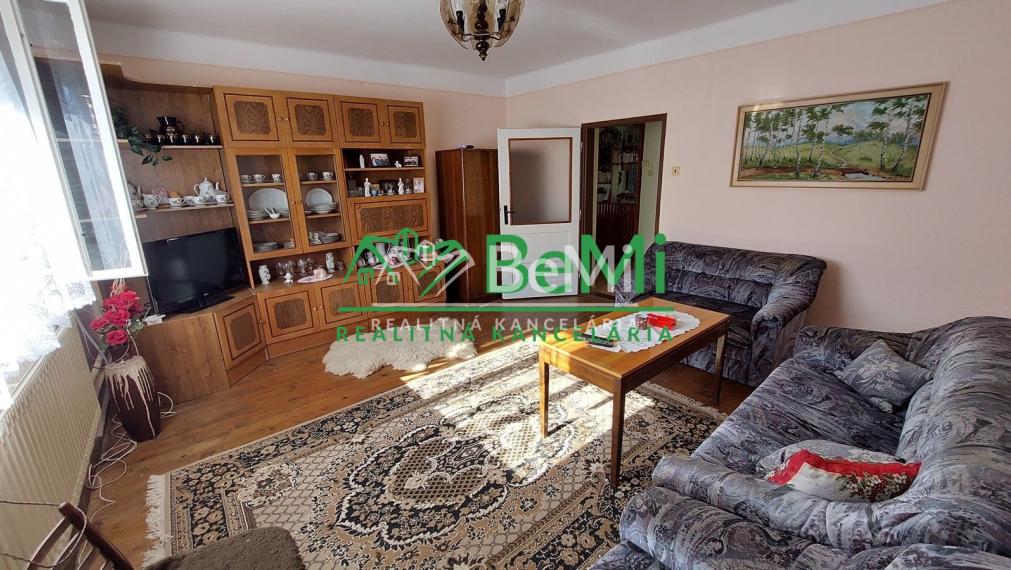 Na predaj rodinný dom s veľkým pozemkom v obci Tesáre