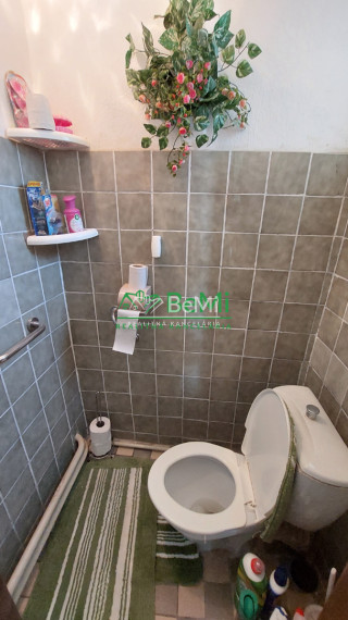 Na predaj rodinný dom s veľkým pozemkom v obci Tesáre