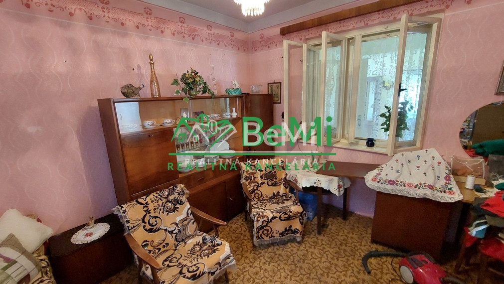 Na predaj rodinný dom s veľkým pozemkom v obci Tesáre