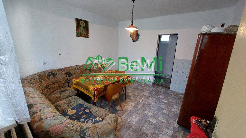 Na predaj rodinný dom s veľkým pozemkom v obci Tesáre