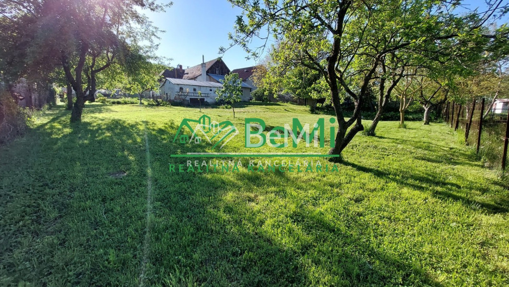 Na predaj rodinný dom s veľkým pozemkom v obci Tesáre